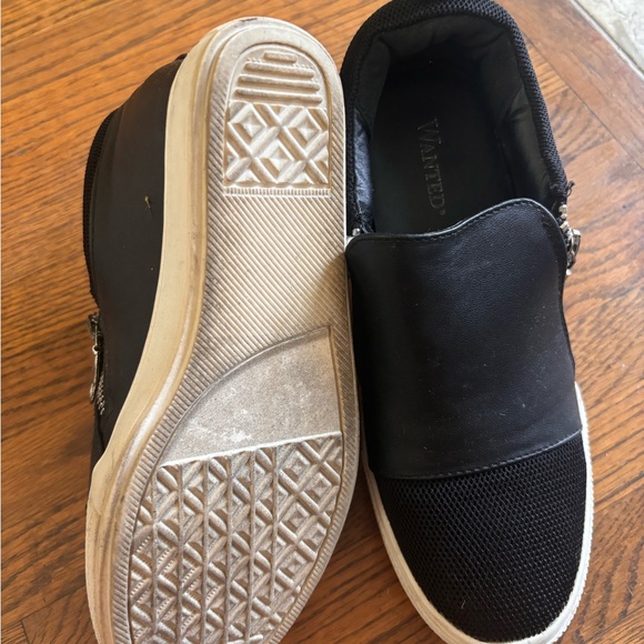 WANTED black slide on shoes - Picture 3 of 3